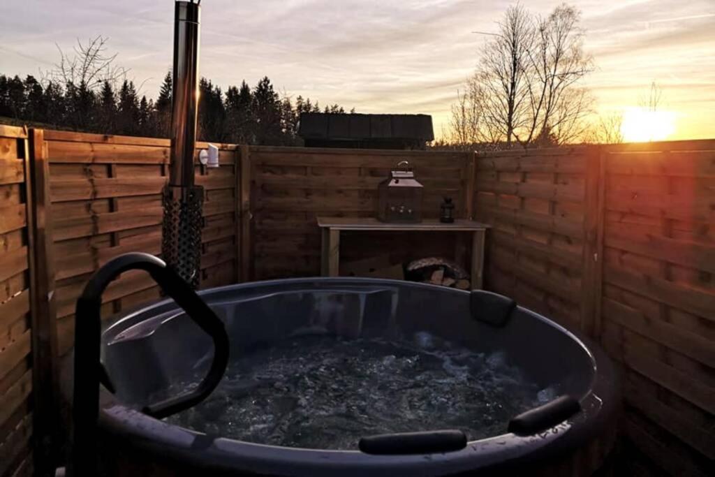 Ruhig Gelegene, Top Moderne Ferienwohnung - Hot Tub Und Sauna Gegen Aufpreis Neuhaus an Der Eger Εξωτερικό φωτογραφία